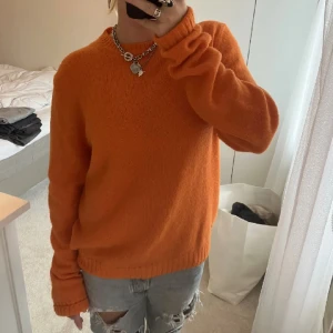 Zadig tröja  - Säljer min våriga tröjan från Zadig Voltaire i storlek S! Tröjan är 65% alpacka och merinoull 🧡🧡använda endast fåtal gånger. (Lånade bilder) 