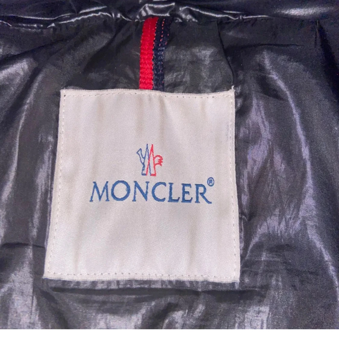 Svart dunväst från Moncler - 3