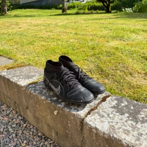 Nike air zoom mercial superfly - Tjenare säljer nu mina fotbollskor då jag slutat spela fotboll, skorna är ny köpta och är i 10/10 skick inga defekter. Nypris (1500-2000) mitt pris 699