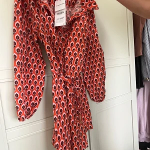 Jätte snygg Zara kläning💕 - Super fin Zara kläning! Med as fina färger nu till sommaren💕💕oanvänd, nypris 559💕