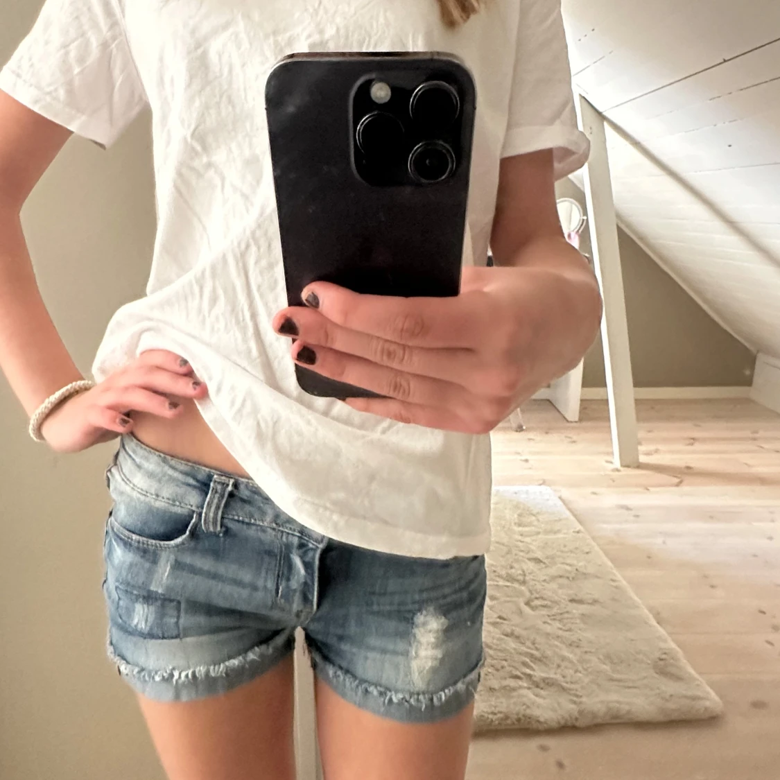 Slitna jeansshorts - 1