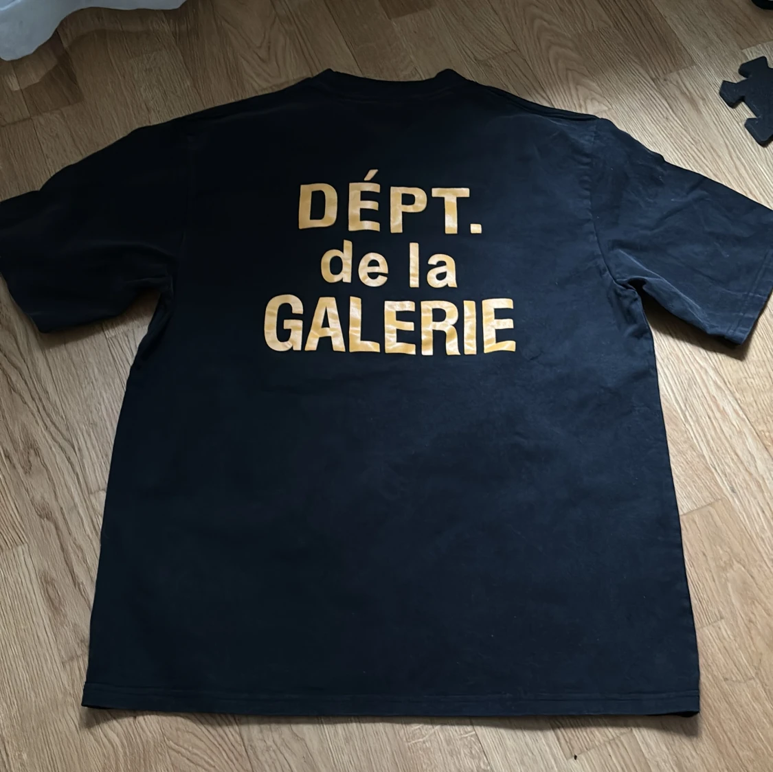 Svart t-shirt från Gallery Dept. - 1