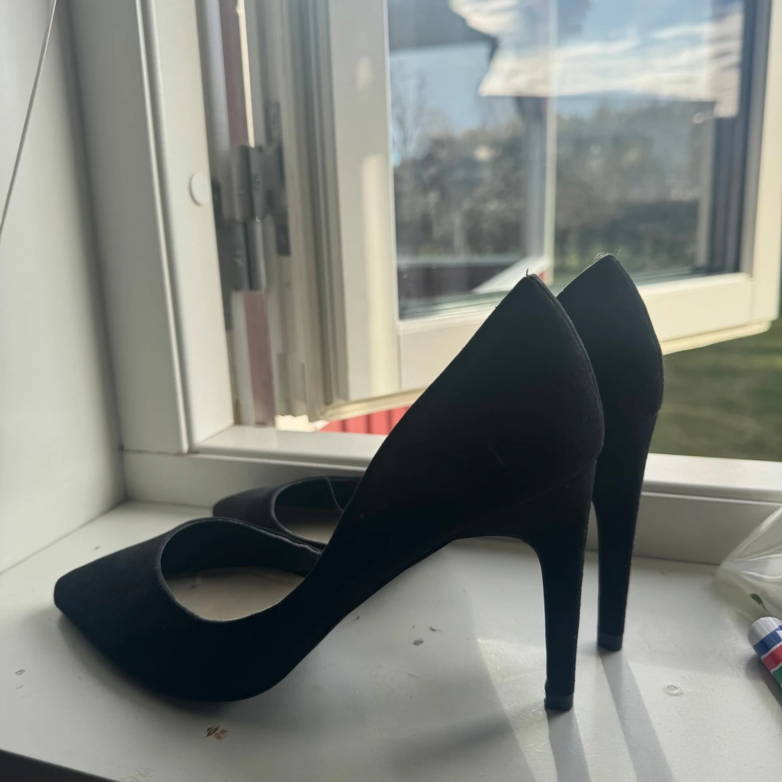 Svarta pumps med spetsig tå - 1