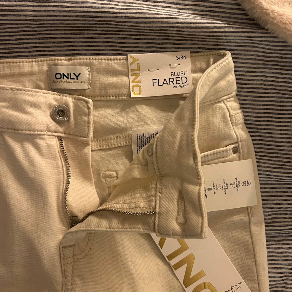 Beige flared byxor från ONLY - 1