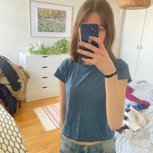 Blå t-shirt - Blå Tshirt från Lindex i storlek XS. Använd ett fåtal gånger.