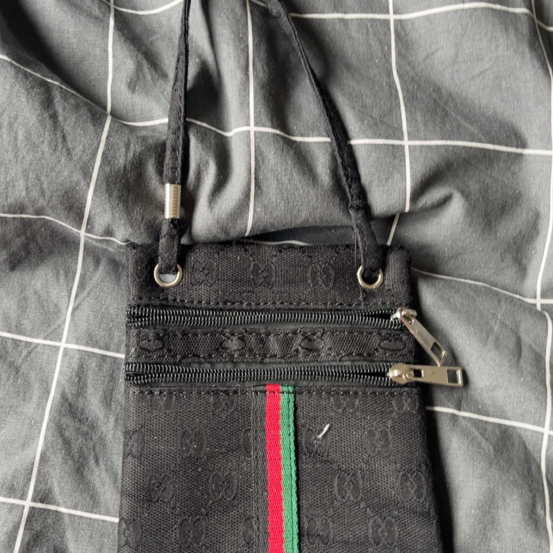 Axelväskor med monogrammönster - 2