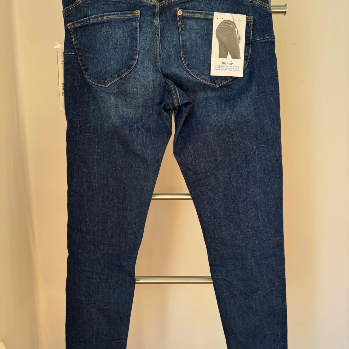 Nya, oanvända, push up jeggings från H&M! - 1