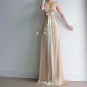 Y2K Dress Gown Prom - Great condition. Back zip. Polyester material. No stretch. Labeled size 10 US. Best fits M/L. Armpit hem 51,5 inches. Chest 36,5-37,5 Waist 31,5 32,5 Hip 43-43,5 I bought this beautiful dress, but sadly did not fit me. So I'm selling it further💗