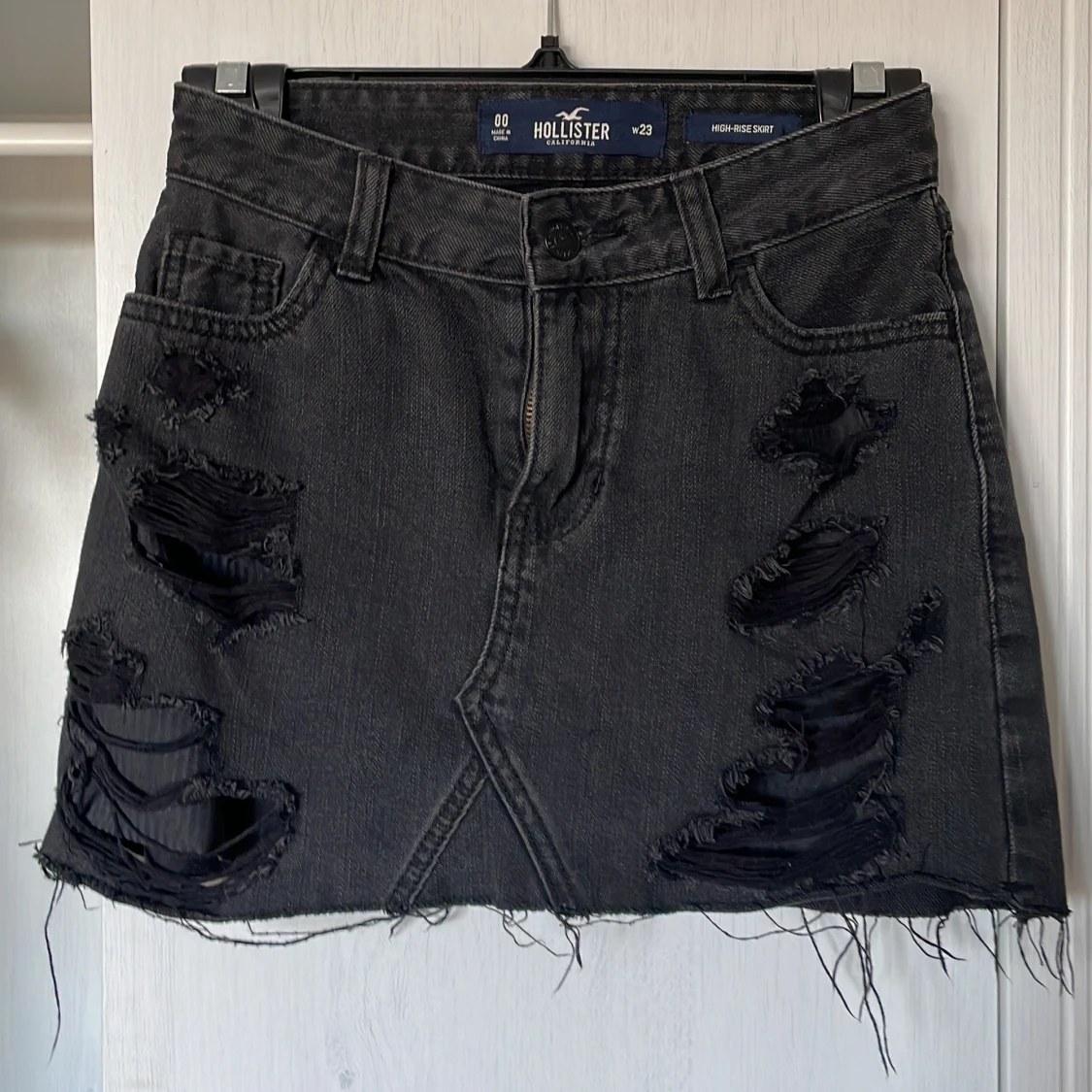 Svart jeanskjol från Hollister - 1