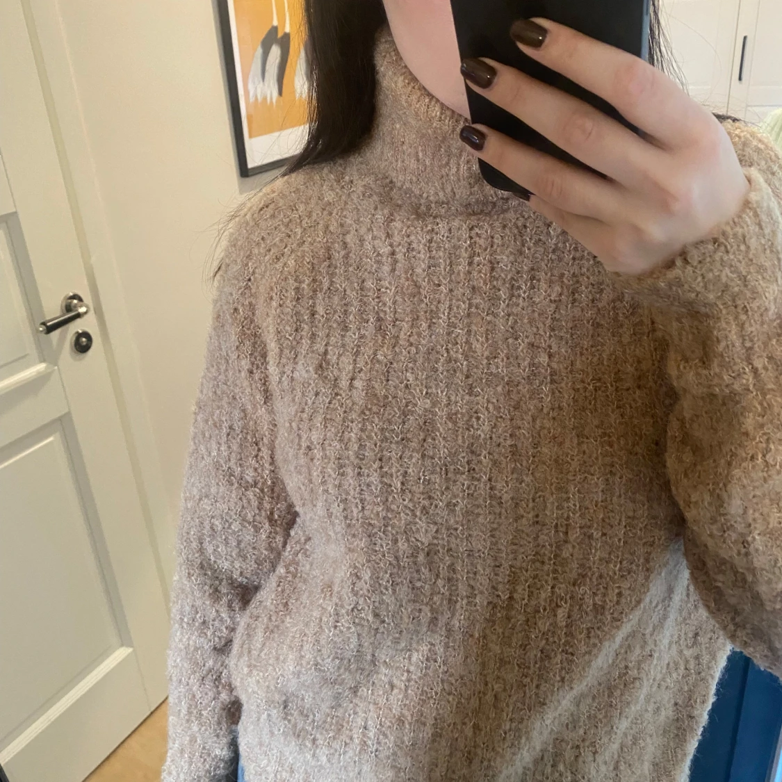 Beige stickad polotröja