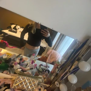 Svart långärmad tränings tröja  - En långärmad tränings tröja från lager 157