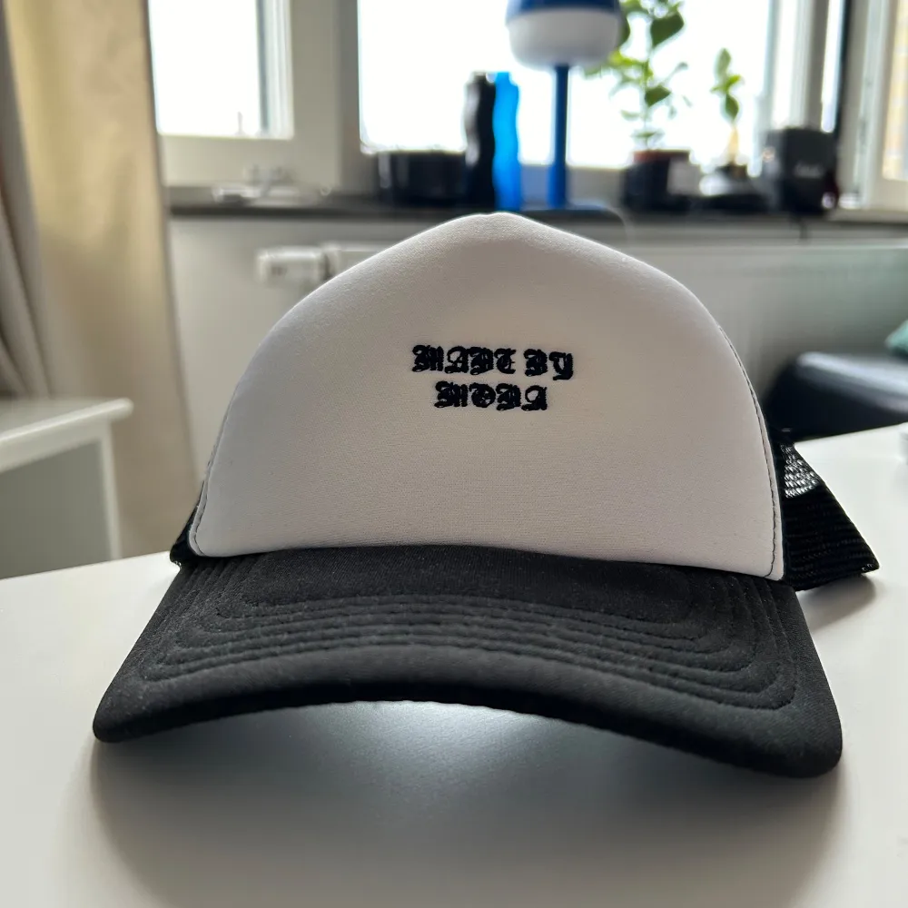 Moda Keps nästan aldrig använd bra skick finns inga defekter ny pris runt 350. Asusteet.