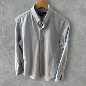 Ljusblå  skjorta från Polo Ralph Lauren -  ljusblå skjorta från Polo Raplh Lauren / Storlek M 