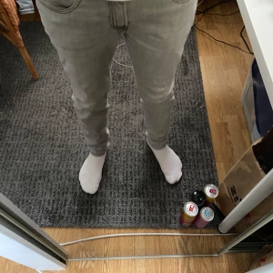 Replay jeans  - Tja säljer dessa feta replay jeans som är gråa och som ej passar längre men hör av er vid frågor och priset kan diskuteras! 📦👖