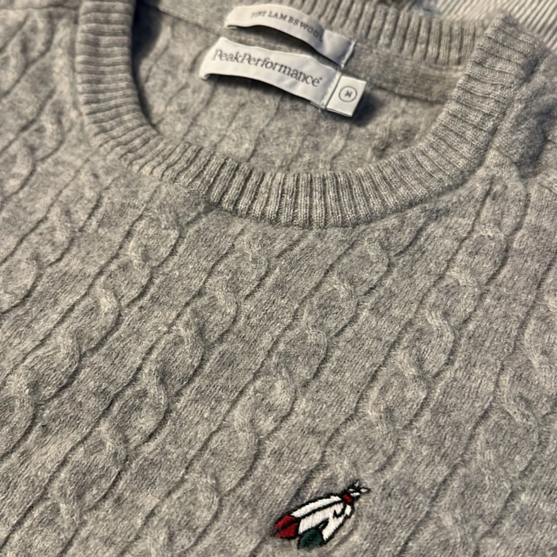 Stickad Peak Perfomance tröja - 1