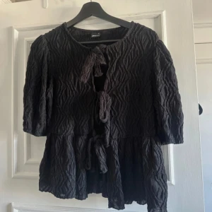 Fin tröja  - Jättefin tröja från Gina Tricot, använd Max 1-2 gånger så jättefint skick! 🫶🏼