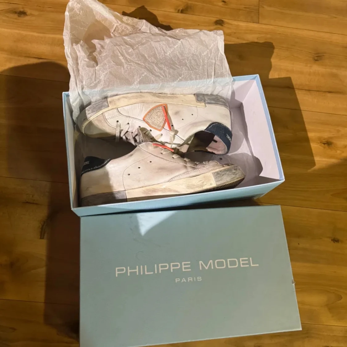 Vita sneakers från Philippe Model - 1