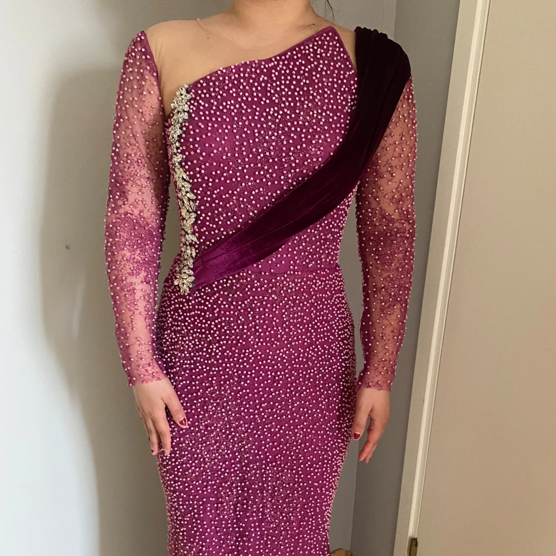 Vinröd glittrig långklänning - 2