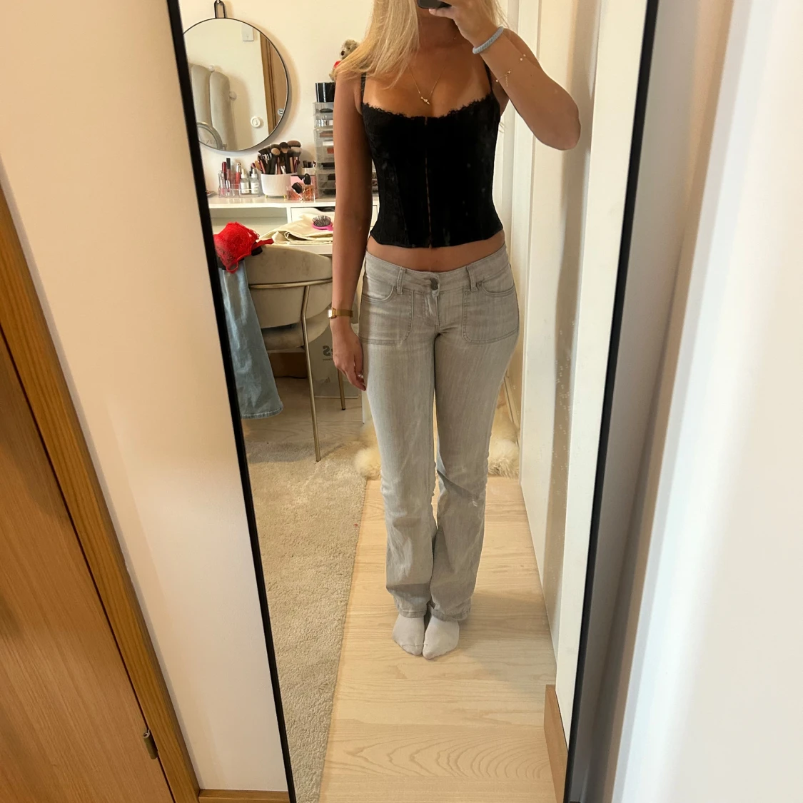 Svart korsett med spetsdetaljer - 1