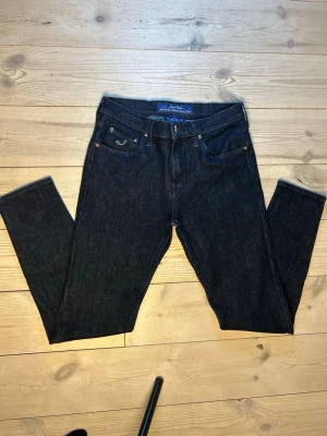 Jacob Cohen jeans - Ett par feta mörkblå jeans från Jacob cohen i storlek 27. De är i topp skick!😄