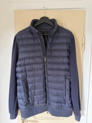 Tommy Hilfiger cardigan - Blev nå fel me andra bilden, hör av er vid frågor