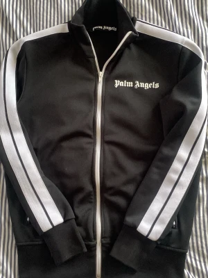 Palm Angels track zip - Palm Angels kofta i storlek S ~ köpt på Farfetch ~ bevis finns ~ inga som helst defekter skick 10/10 ~ pm vid frågor ~ pris går att diskutera