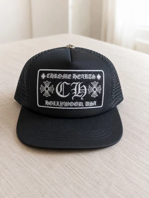 Svart Chrome Hearts keps  - En riktigt stilig och snygg Chrome Hearts keps, skriv vid frågor, priset är förhandlingsbart vid snabb affär 