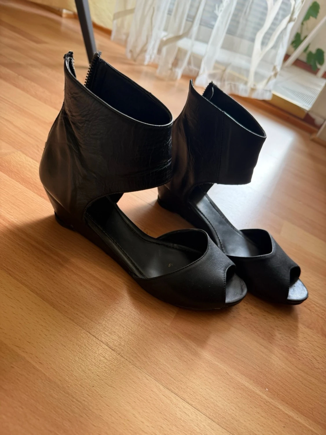 Svarta sandaler med hög ankelrem - 4