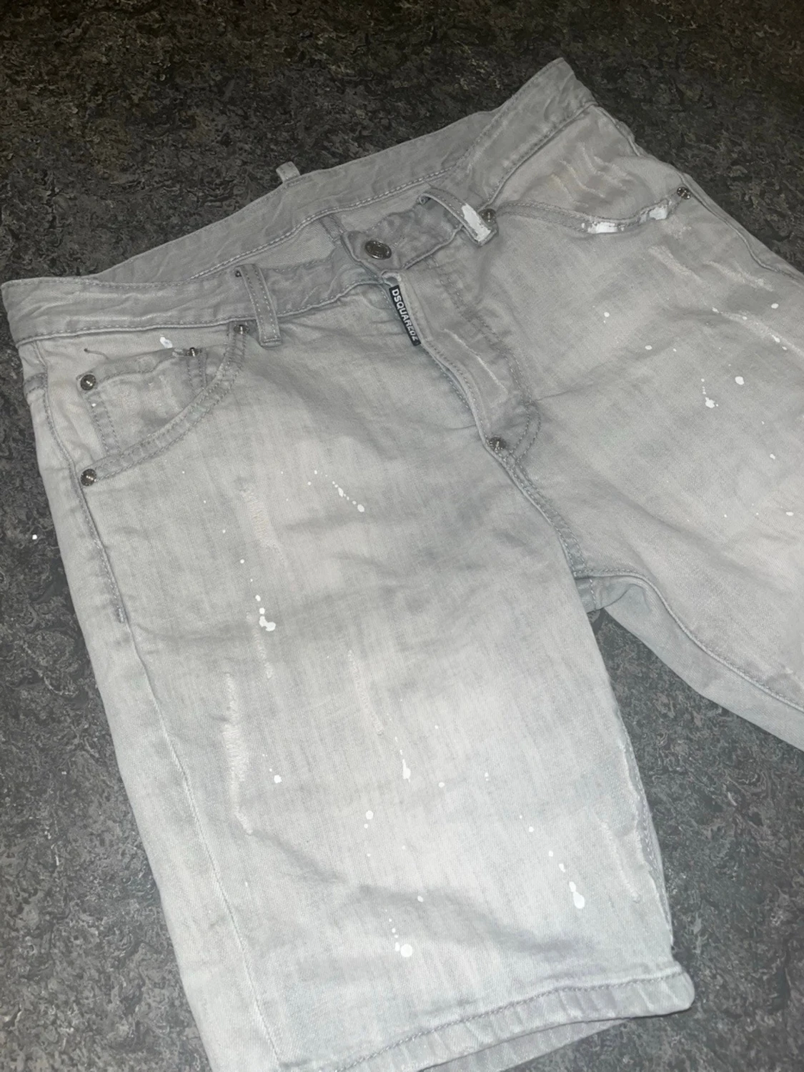 Ljusgrå Dsquared2 shorts  - 3