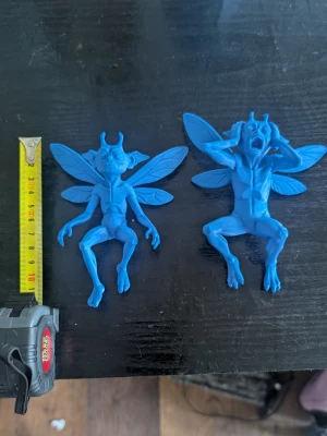 Blåa 3D-printade insektfigurer - Två stycken Cornish pixies från Harry Potter 