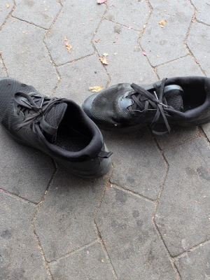Nike skor - Några svarta Nike skor ja hitta storlek 38