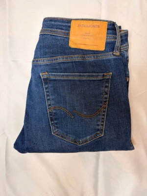 Jack & Jones jeans  - Säljer ett par Jack & Jones jeans i modellen slim glenn. Storlek W31