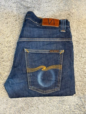 Mörkblå Nudie Jeans - Mörkblåa Nudie Jenas med fades||Skick 9/10||Storlek W31/L32||Modell Tape Ted||Skriv vid minsta intresse||
