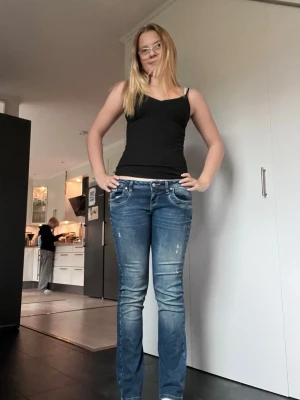 Ltb jeans  - Säljer mina favvosar jeans i storlek 28/32 helt oanvända typ ser helt nya ut fint skick jag är 173cm typ och passar mig bra i längden❤️pris kan diskuteras ❤️köpte för 1000kr💕