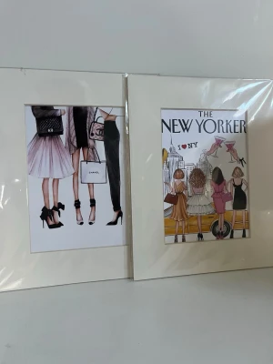 Tavlor  - Säljer dessa två jätte fina tavlor, köpta i New York. Måttet är 25x20💕