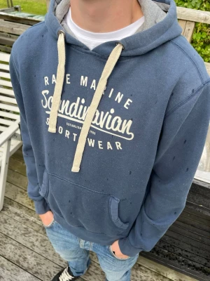 Race Marine hoodie - Bra skick Storlek M Modellen är 180cm och 66kg Endast lite nopprig