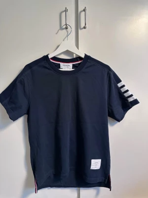 Navy Blue t-shirt from Thom Browne - Size: 2