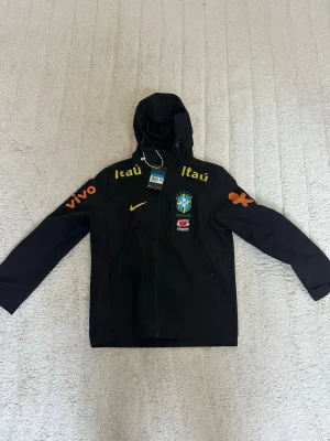Nike windbreaker  - Nike brazil windbreaker storlek M men passar som XS - S
