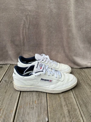 Reebok skor - Ett par Reebok skor i mycket bra skick, knappst använda! De är fodrade inuti så perfekt till vintern/hösten!
