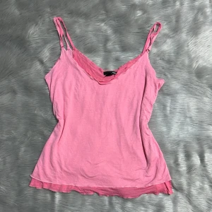 Två lagers Rosa linnetopp från H&M
