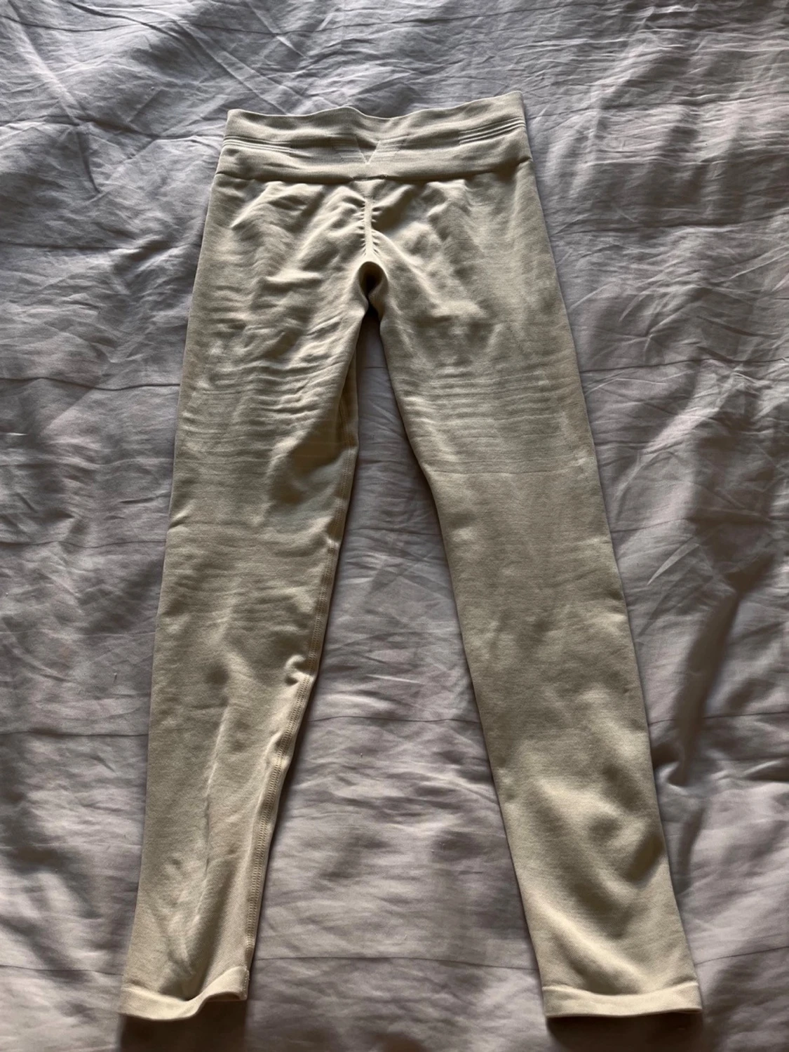 Beige ribbade leggings från Gavelo - 1