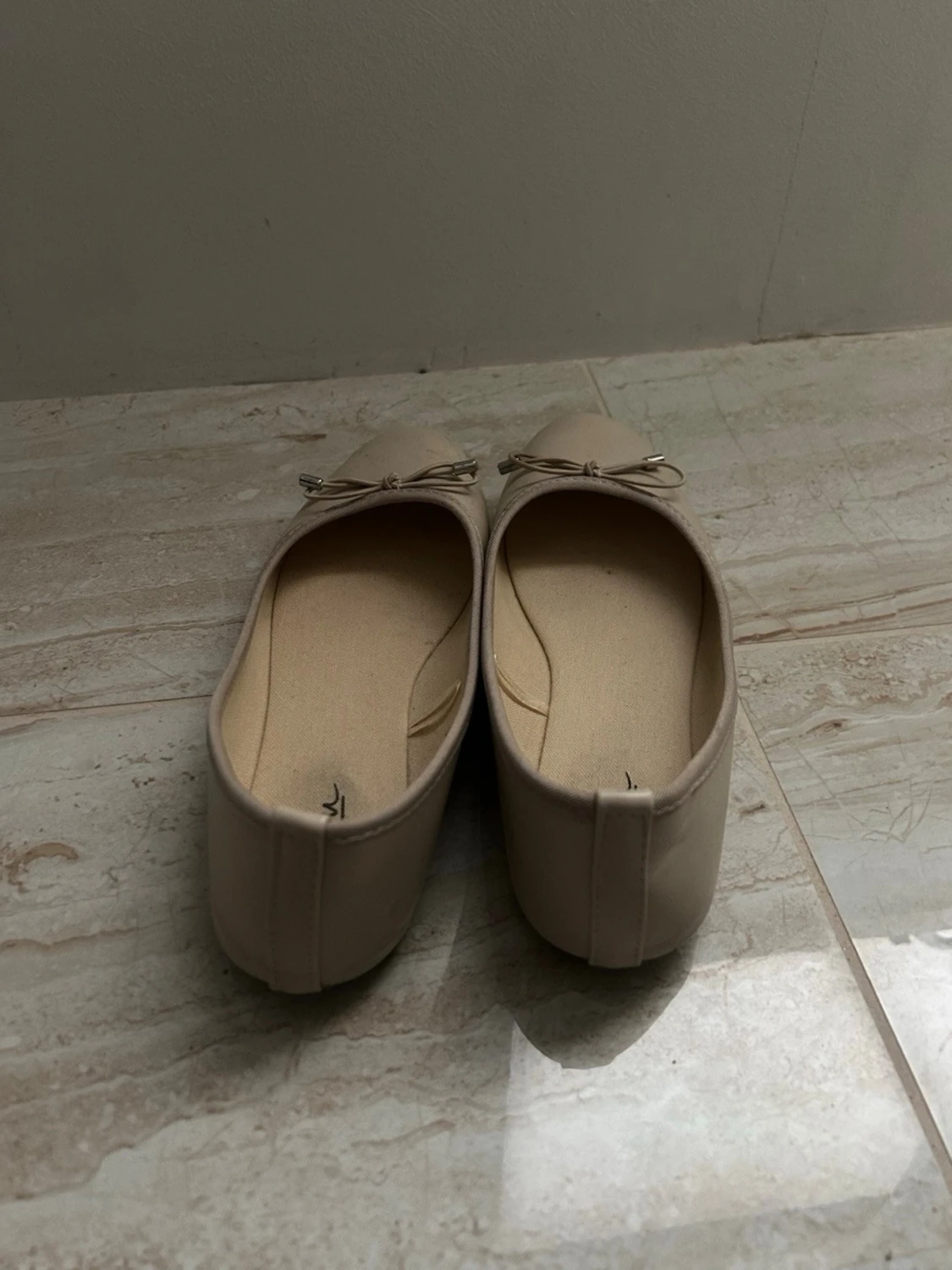 Beige ballerinaskor med rosett - 1