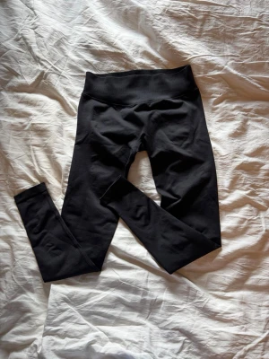 Aura seamless scrunch Relode M-Tall - Helt nya, endast testade. Storlek M-Tall , men små i storleken. Säljer pga fel storlek 