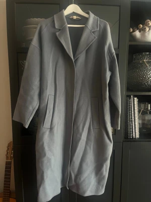 Ljusblå oversized wool blend kappa - Wool blend kappa från H&M edition 
