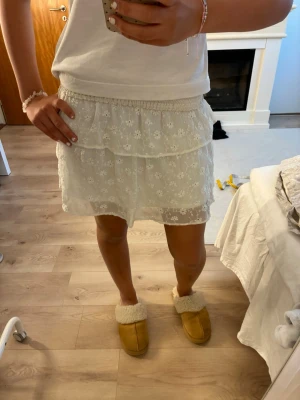 Volangkjol - Superfin volangkjol. Kolla gärna mina andra plagg! 💌
