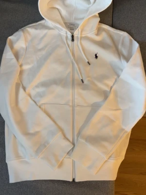 Ralph Lauren zip hoodie - Aldrig använd, väldigt stilren. 