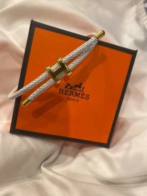 H armband  - Helt nytt armband 