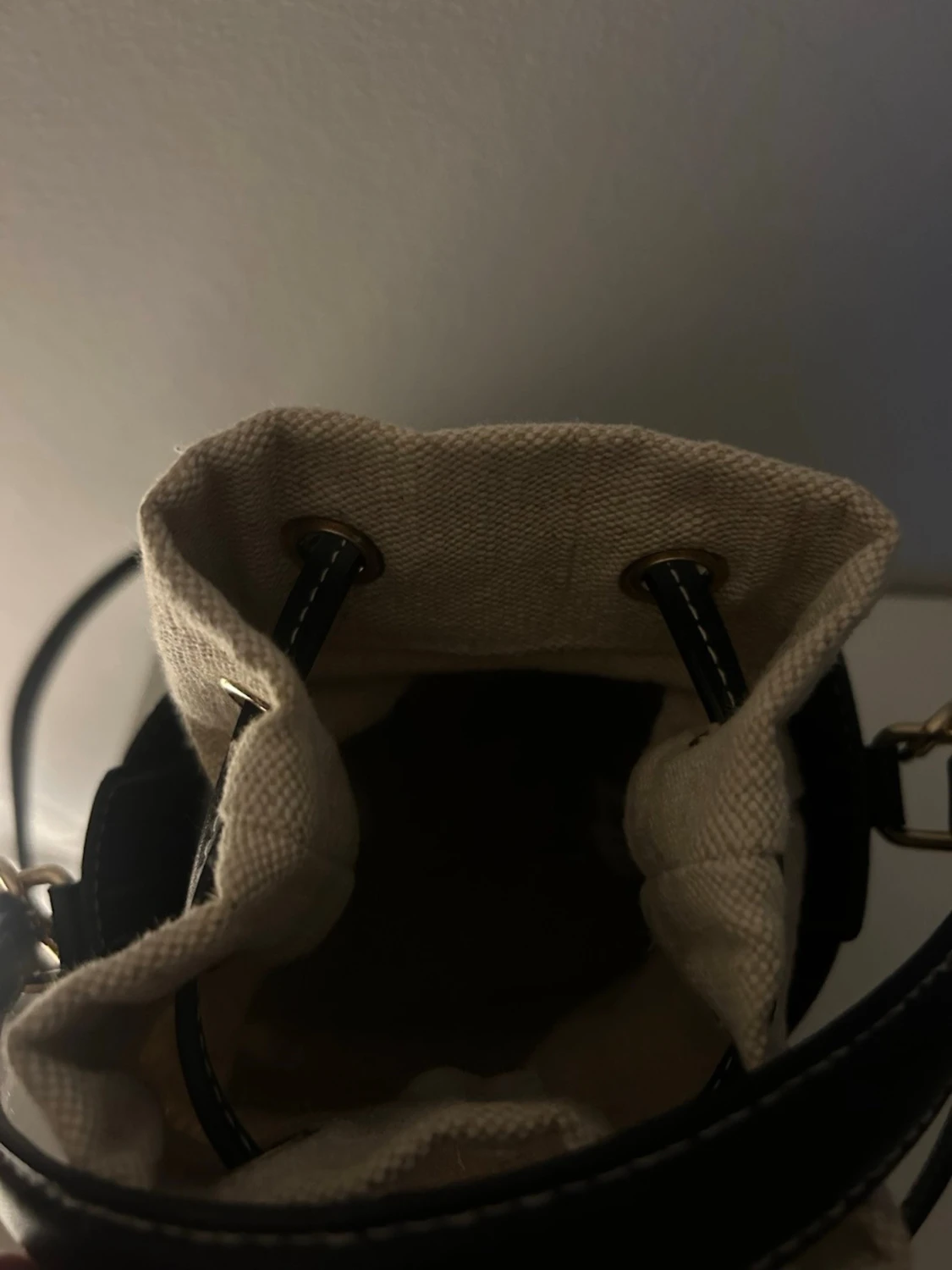 Svart och beige bucket bag - 2