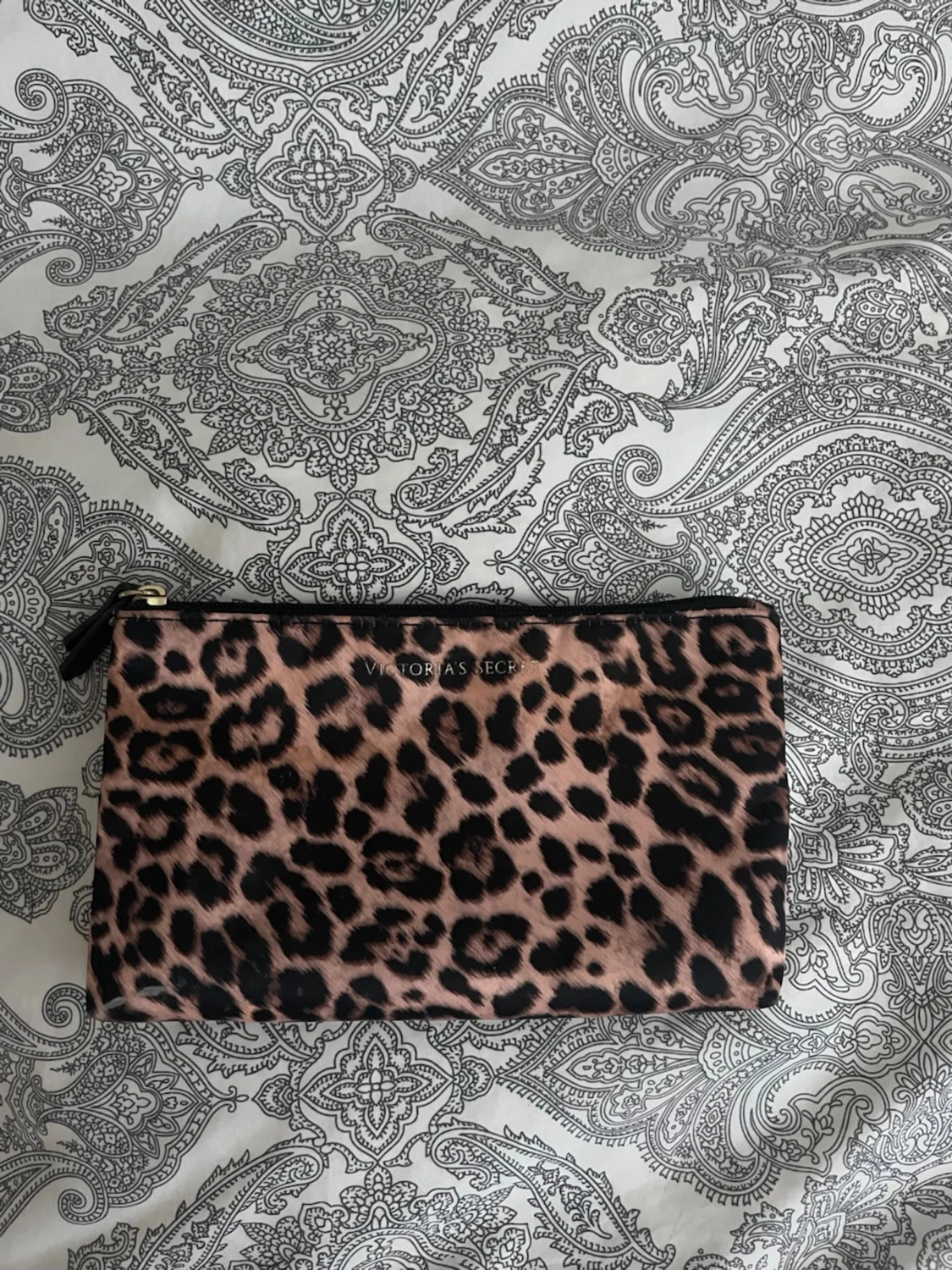 Leopardmönstrad necessär 
