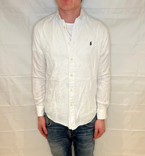 Polo Ralph Lauren Shirt White Men's - Vit herrskjorta i bomull, begagnad i mycket gott skick.